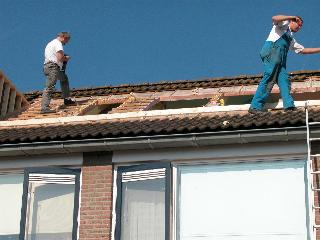 Gat in dak maken