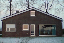 Huis bekeken met infrarood camera om de isolatie lekken te tonen