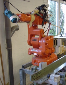 Computergestuurde Robot arm voor slotgaten en scharnier gaten