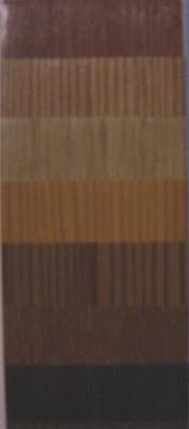 Enkele houtkleuren die echt structuren bevatten van bv op Mahagoni donkere vlekjes en op lichte kleuren hout wat donkere streepjes, NET ECHT